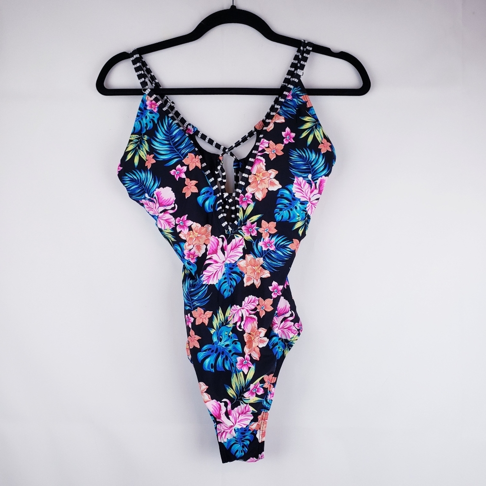 Bingo Surf Floral Swimsuit One-Piece Strappy Back Women’s XL